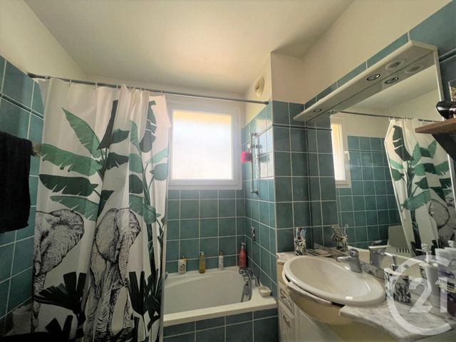 Appartement T3 à vendre - 3 pièces - 69.0 m2 - PERTUIS - 84 - PROVENCE-ALPES-COTE-D-AZUR - Century 21 Les Allées