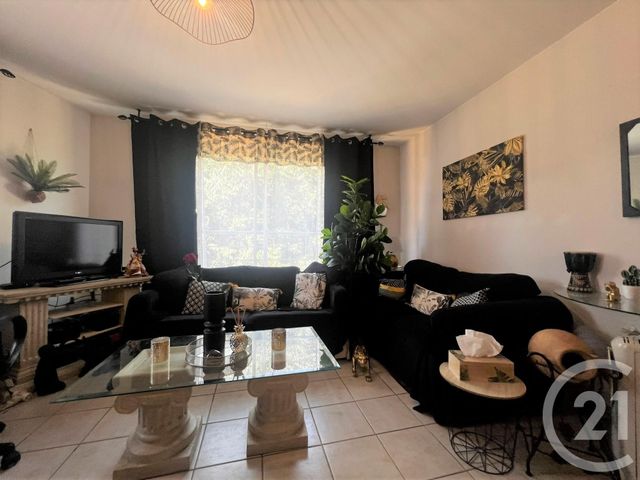 Appartement T3 à vendre - 3 pièces - 69.0 m2 - PERTUIS - 84 - PROVENCE-ALPES-COTE-D-AZUR - Century 21 Les Allées