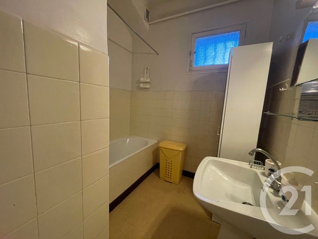 Afficher la photo en grand Appartement à louer - 2 pièces - 50.2 m2 - AIX EN PROVENCE - 13 - PROVENCE-ALPES-COTE-D-AZUR - Century 21 Les Allées