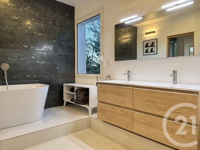 maison à louer - 8 pièces - 290.0 m2 - AIX EN PROVENCE - 13 - PROVENCE-ALPES-COTE-D-AZUR - Century 21 Les Allées