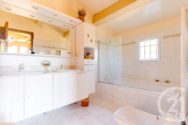 maison à vendre - 8 pièces - 219.0 m2 - ST MARC JAUMEGARDE - 13 - PROVENCE-ALPES-COTE-D-AZUR - Century 21 Les Allées