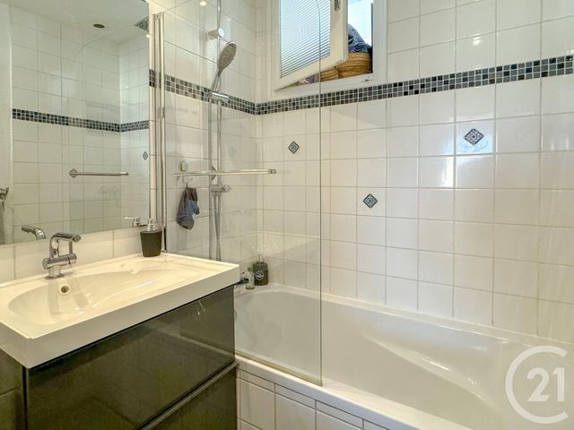 Appartement T4 à vendre - 4 pièces - 71.39 m2 - AIX EN PROVENCE - 13 - PROVENCE-ALPES-COTE-D-AZUR - Century 21 Les Allées