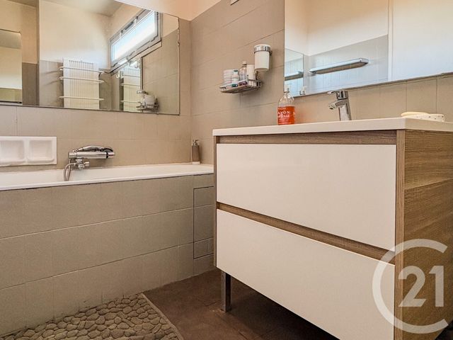 Appartement T4 à vendre - 4 pièces - 111.04 m2 - AIX EN PROVENCE - 13 - PROVENCE-ALPES-COTE-D-AZUR - Century 21 Les Allées