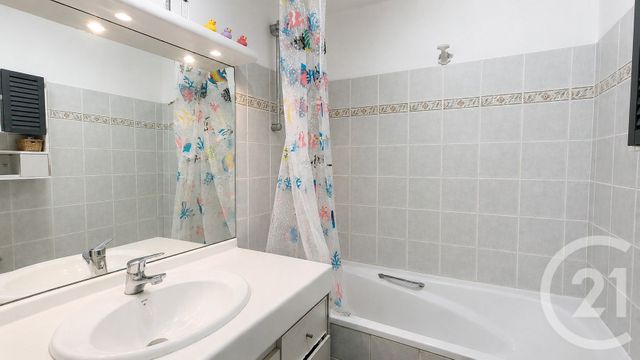 Appartement T3 à vendre - 3 pièces - 66.86 m2 - AIX EN PROVENCE - 13 - PROVENCE-ALPES-COTE-D-AZUR - Century 21 Les Allées